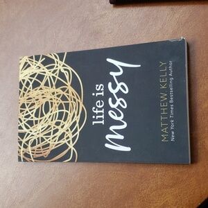 BOOK "life is messy"